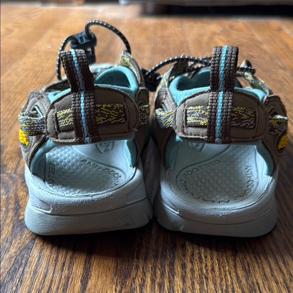 Keen Women's 6 Brown and Green Outdoor Sandals - Picture 3 of 6